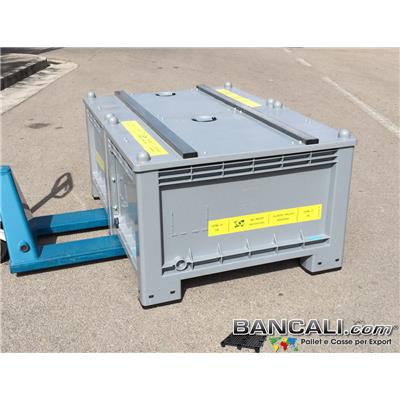 Combi-Cargo-Pallet-Box-100x140h65-XL - Cargo Pallet BOX 1000x1400 h.650 mm Denominato: Combi Combinato. Materiale Plastica Industriale Pareti Chiuse con 8 Piedi inforcabile su tutti i 4 Lati con Transpallet. Larghezza interna 640 mm Rinforzato con 2 Cravatte metalliche Peso Tara circa 46 Kg.