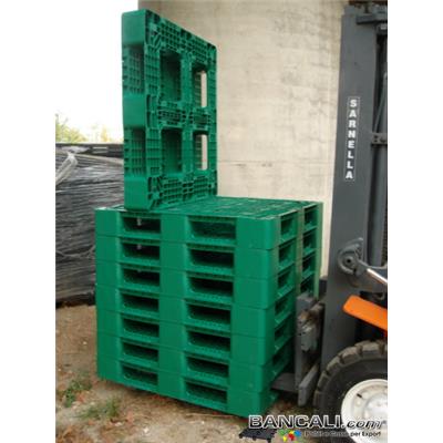 Per110h15HDK - BANCALE  QUADRATO  VERDE  1100x1100  h.15   in Plastica HDPE, provvisto di gommini su 3 Strati; Peso 12 Kg. Portata su Forca 2000 Kg. (2 Tons) idoneo alla Portata di 4 Fusti da 250 Kg. L'uno. Idoneo alla Sovrapponibilit&agrave; a 2 Livelli con 8 Fusti.